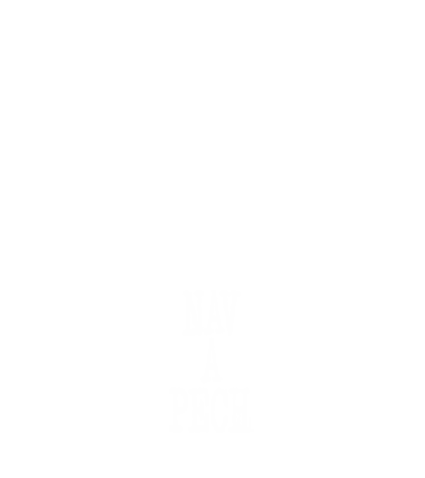 Nav a pech minta fehér pólón