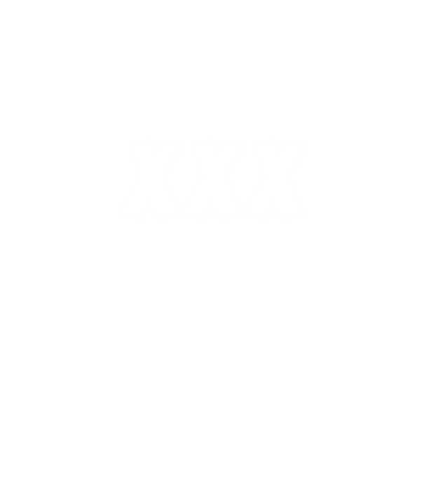 XXX minta farmerkék pólón