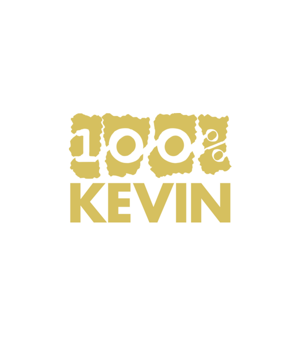Kevin minta fehér pólón