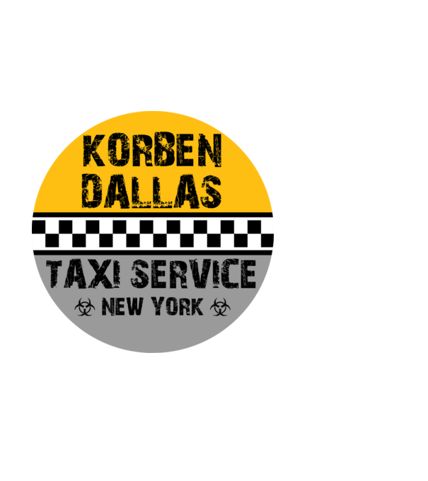 Korben Dallas minta fehér pólón
