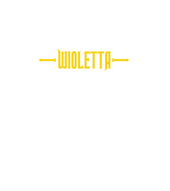wioletta minta fekete pólón