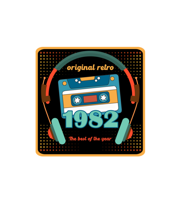 original retro audió kazetta, füles, régi magnókazetta évszámmal. 1982 minta homokszín pólón