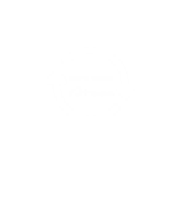 70+ minta sötétkék pólón