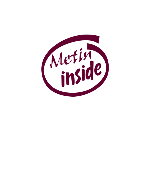 Metin insite minta fehér pólón