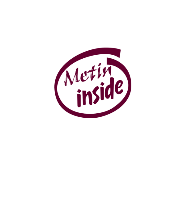 Metin insite minta fehér pólón