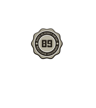 89 éves minta világoskék pólón
