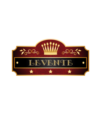 Levente minta fehér pólón
