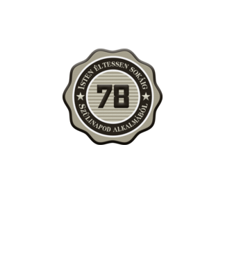 78 éves minta szürke pólón