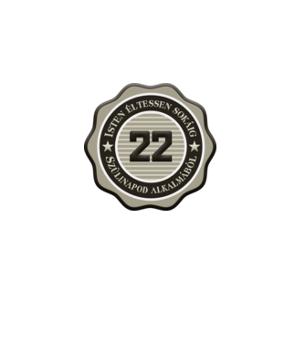 22 minta szürke pólón