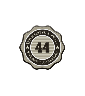 44 éves minta fehér pólón