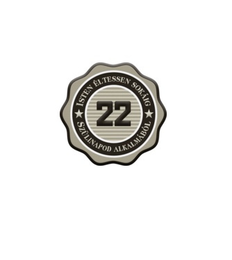 22 éves minta fehér pólón