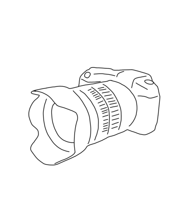 Camera minta fehér pólón