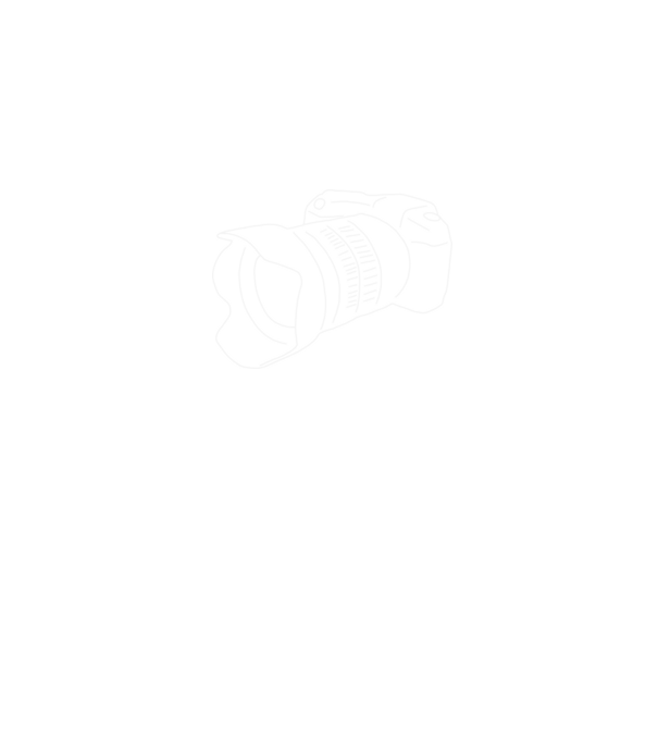 Camera minta sötétkék pólón