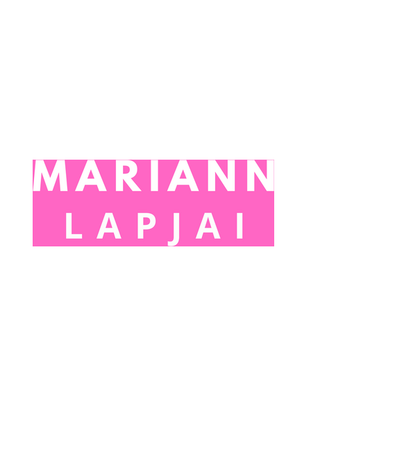 Mariann Lapjai minta világoskék pólón