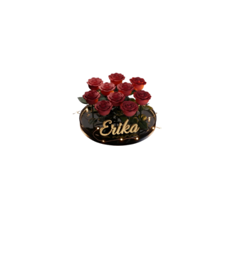 Erika minta fekete pólón