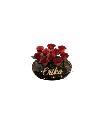 Erika minta fekete pólón