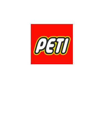 Peti minta fehér pólón