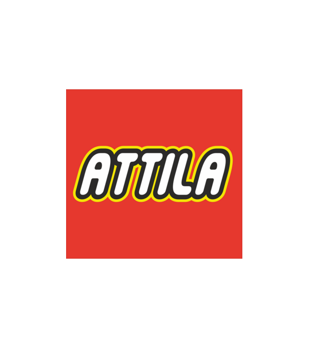 Attila minta fehér pólón