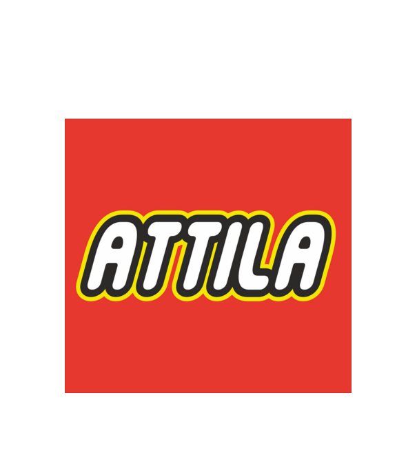 Attila minta fehér pólón
