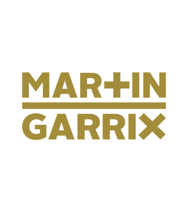 Martin Garrix minta fehér pólón