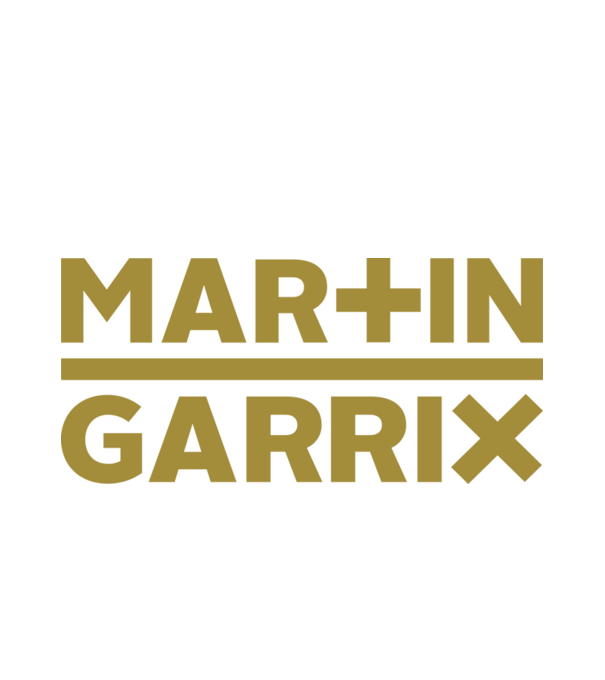 Martin Garrix minta fehér pólón