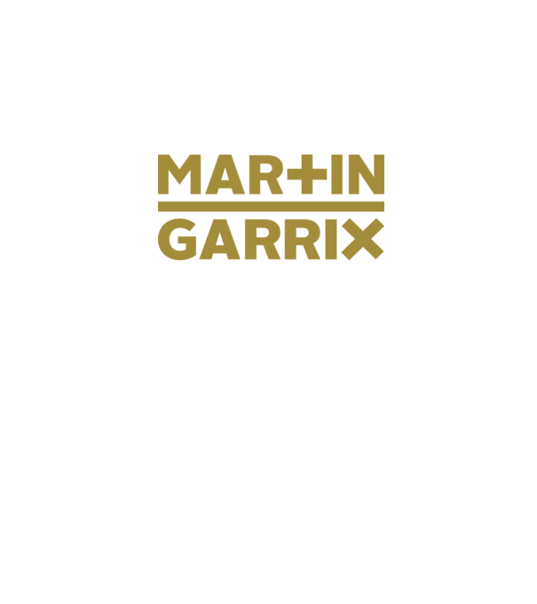 Martin Garrix minta sötétkék pólón