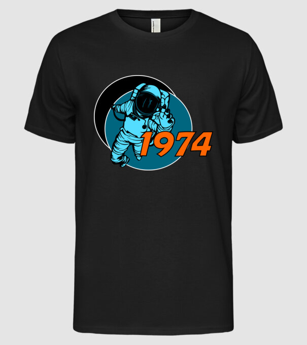 úrhajós 1974 minta fekete pólón