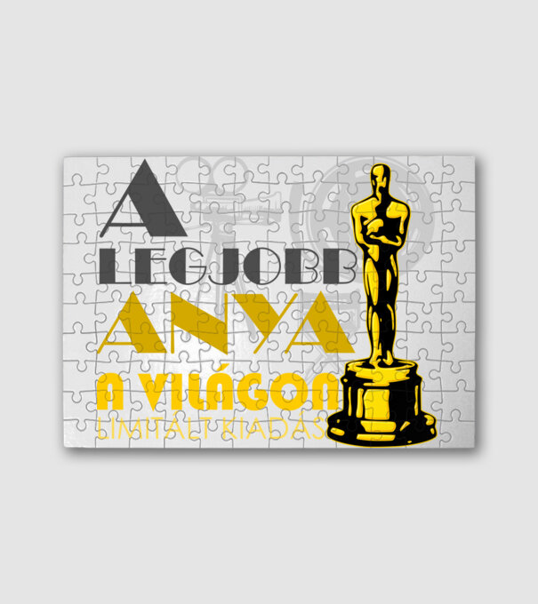 Oscar díjas Anya minta fehér pólón