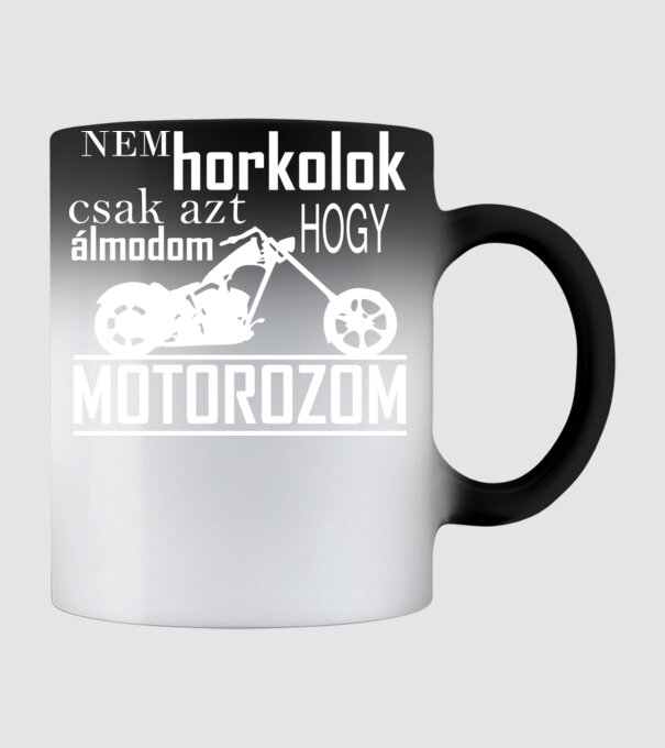 motor fehér minta fekete pólón