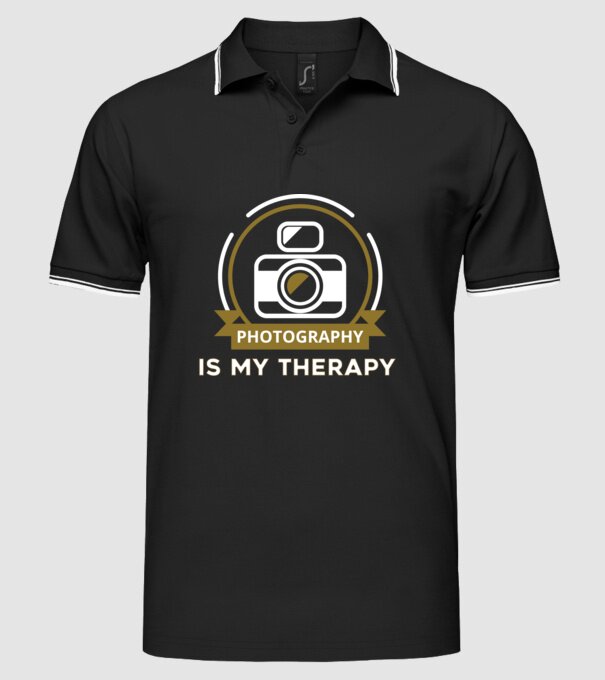 Photography is my therapy minta fekete pólón