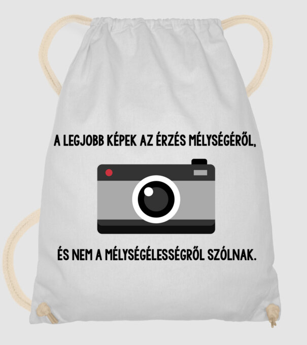 Fotósoknak minta fehér pólón