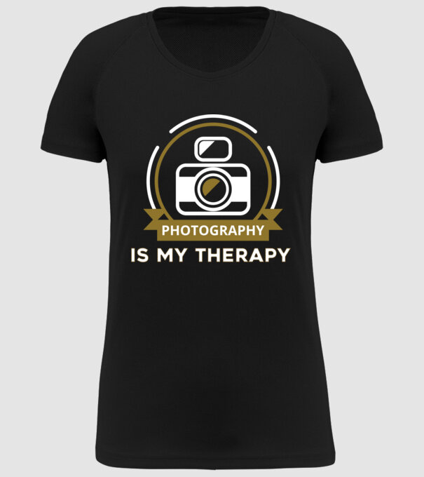 Photography is my therapy minta fekete pólón