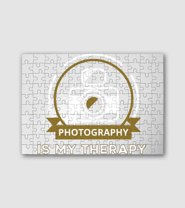 Photography is my therapy minta fehér pólón