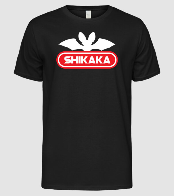 Shikaka minta fekete pólón