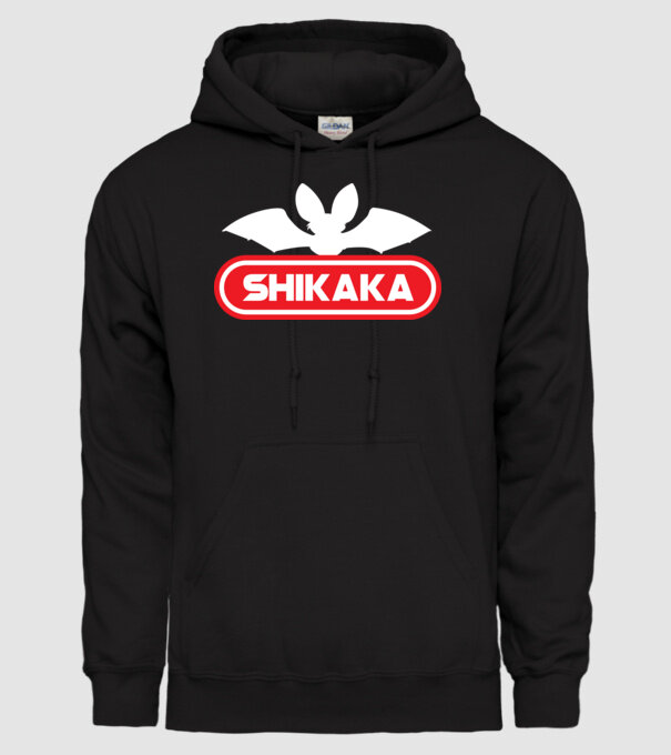 Shikaka minta fekete pólón