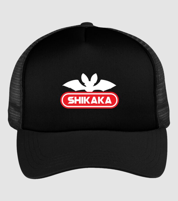 Shikaka minta fekete pólón
