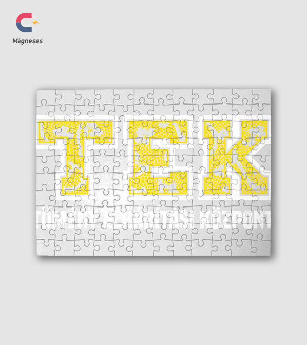 TEK variation minta fehér pólón