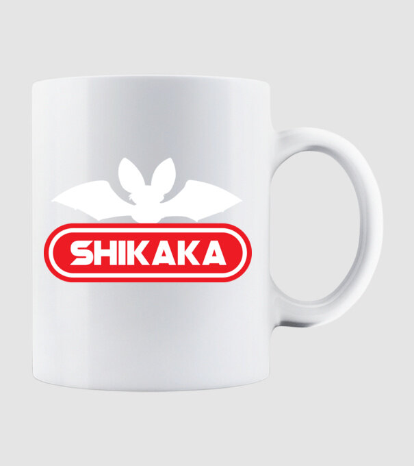Shikaka minta fehér pólón