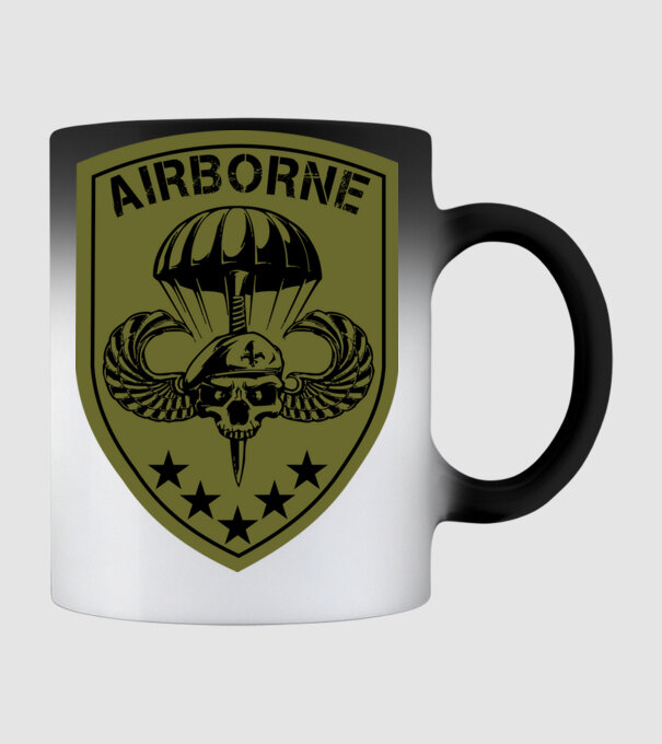 Airborne minta fekete pólón