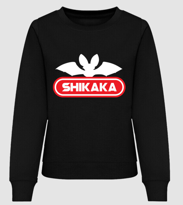 Shikaka minta fekete pólón