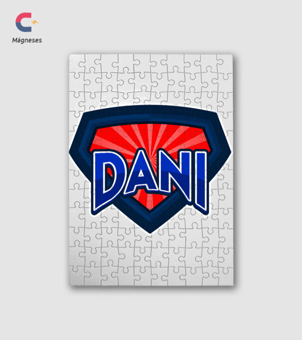 DANI minta fehér pólón