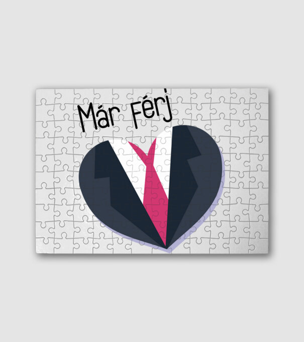 Már-férj minta fehér pólón