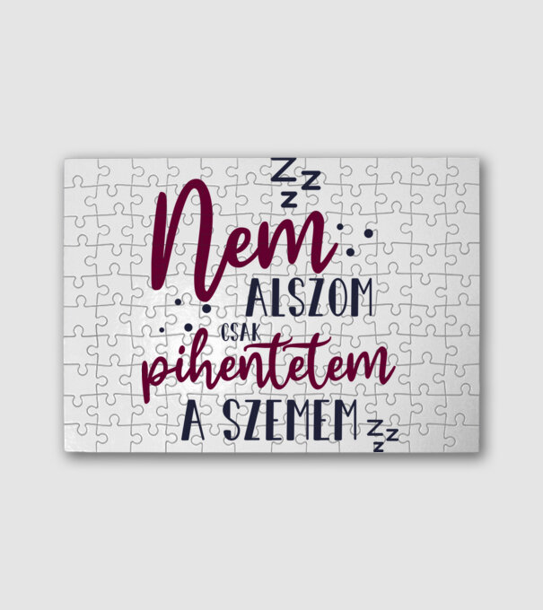 Nem alszom csak pihentetem a szemem minta fehér pólón