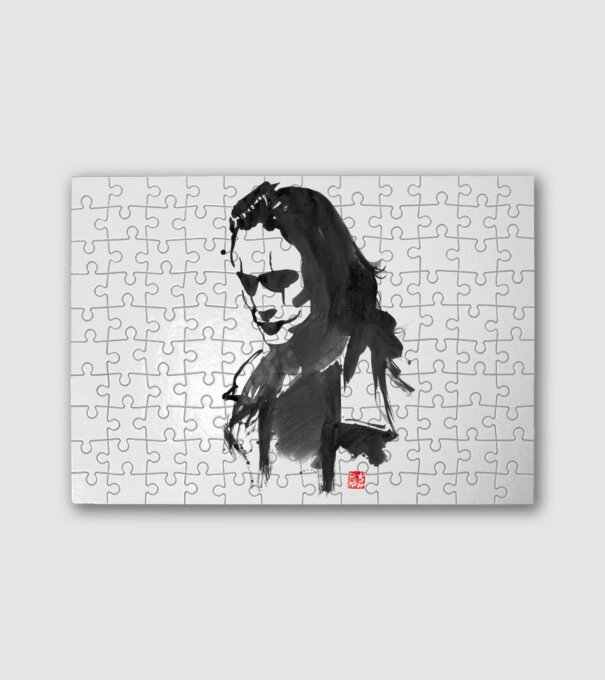 the crow minta fehér pólón