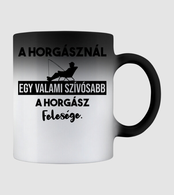 A horgásznál egy valamiszívósabb minta fekete pólón