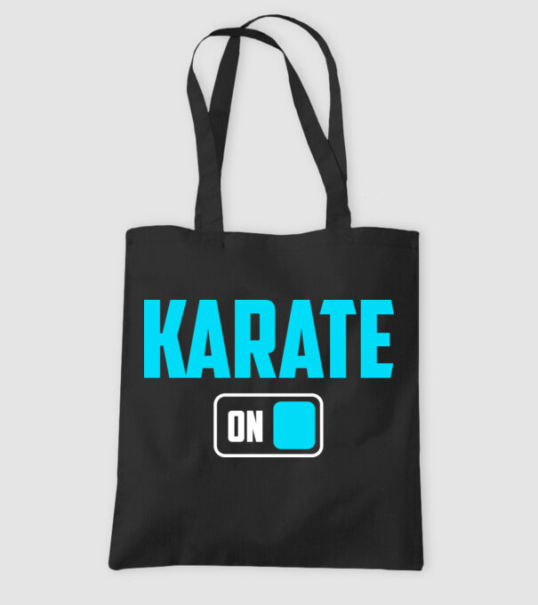 Karate minta fekete pólón