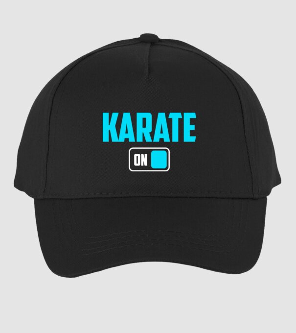 Karate minta fekete pólón