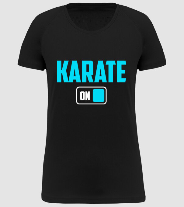 Karate minta fekete pólón