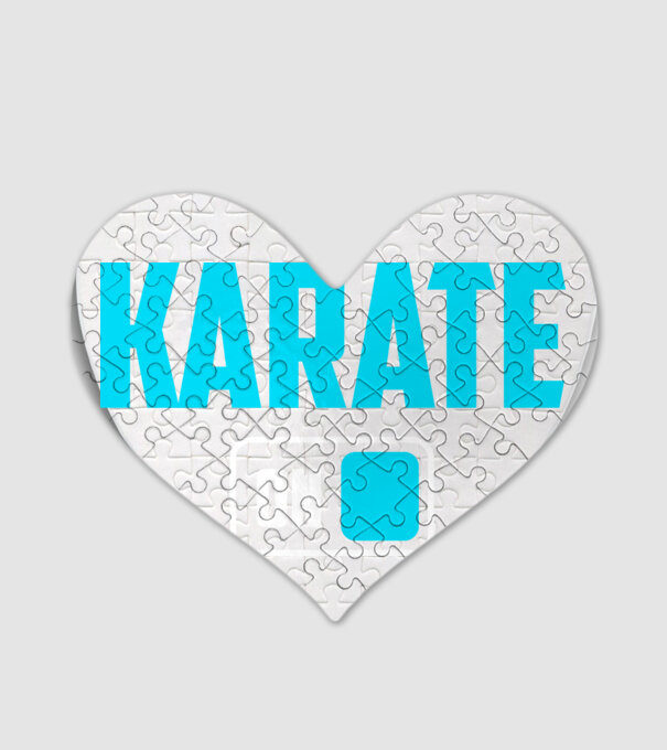 Karate minta fehér pólón