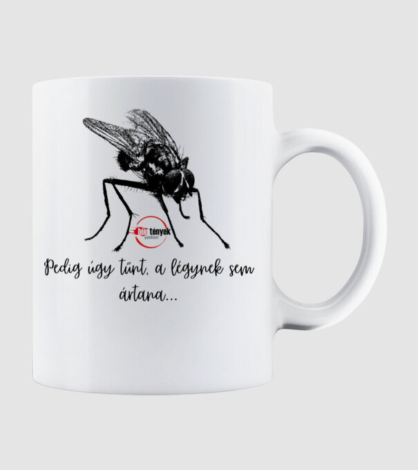 A légynek se minta fehér pólón